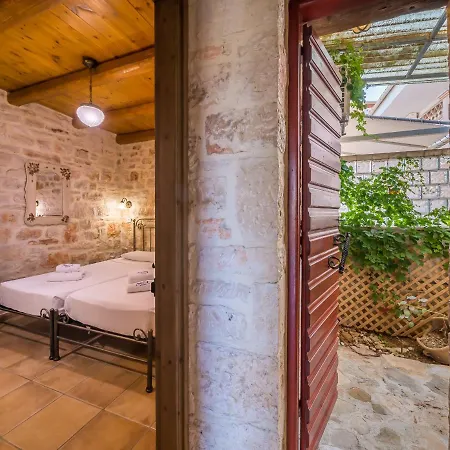 Porta Del Mar * Méson Yerakaríon